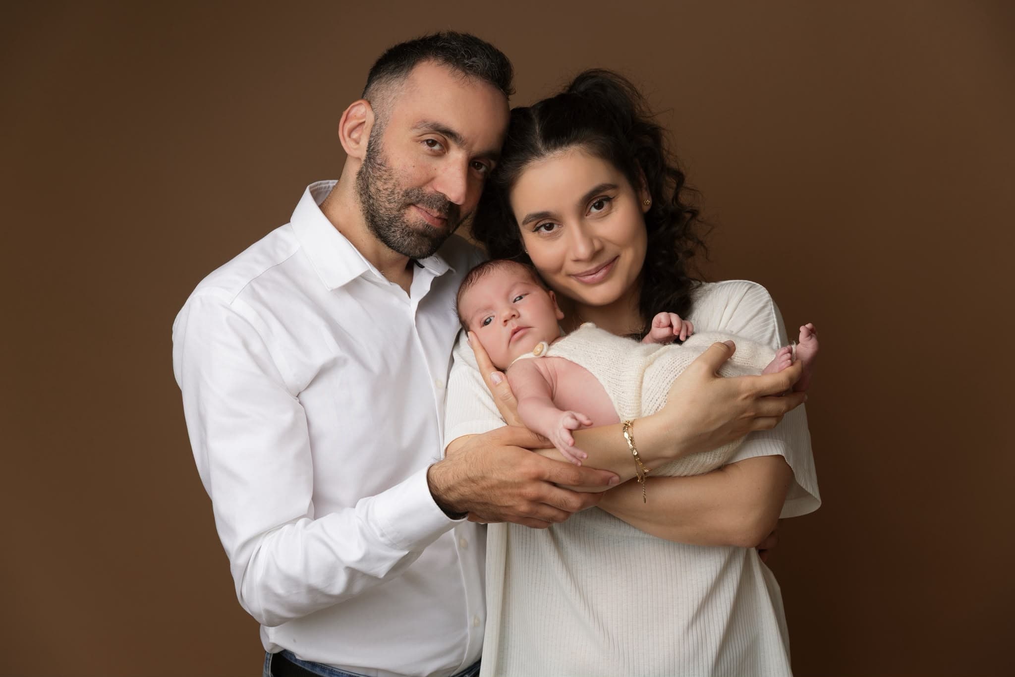Daniel și Raluca alături de micuțul Rareș